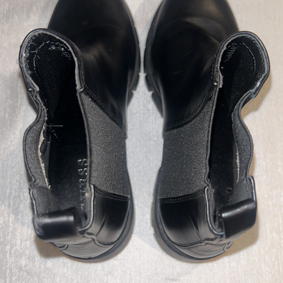 Guess Women’s Leather Ankle Moto Combat Boot w/ Chunky Heel Size 7 Like new - Picture 12 of 15